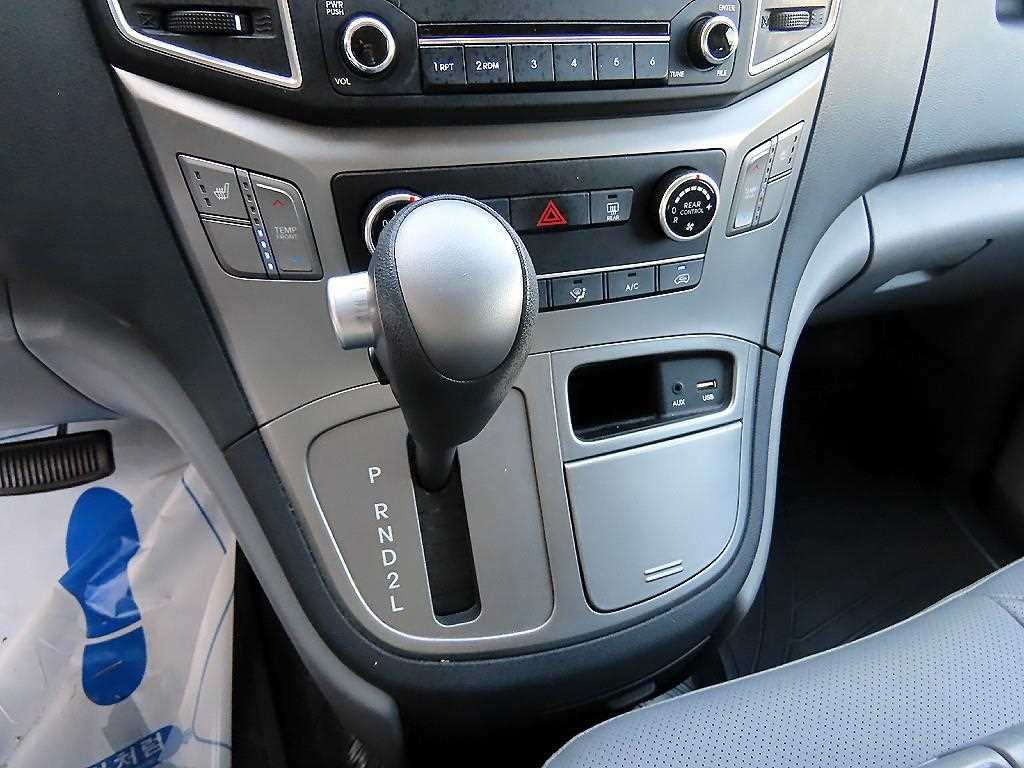 HYUNDAI Starex - Vista 11