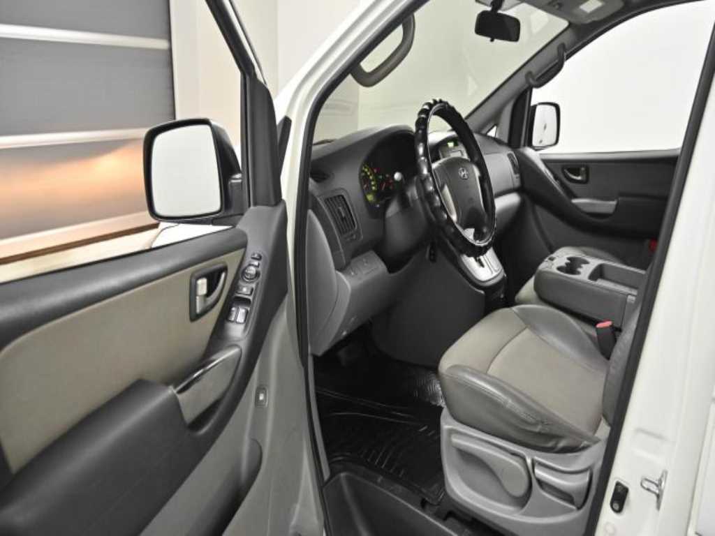 HYUNDAI Starex - Vista 11