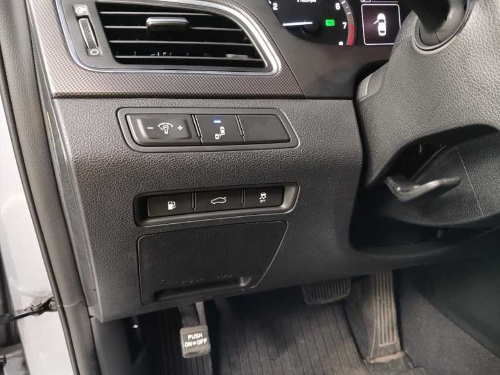 HYUNDAI Sonata - Vista 12