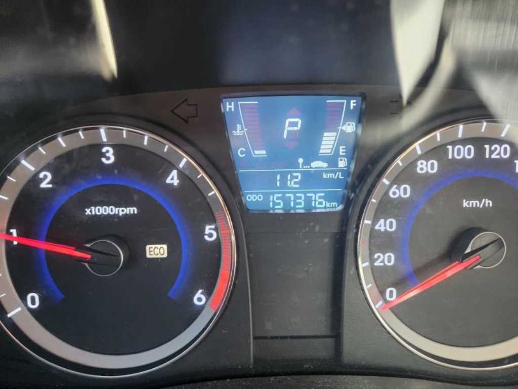 HYUNDAI Accent - Vista 5