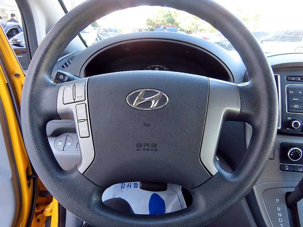 HYUNDAI Starex - Vista 9