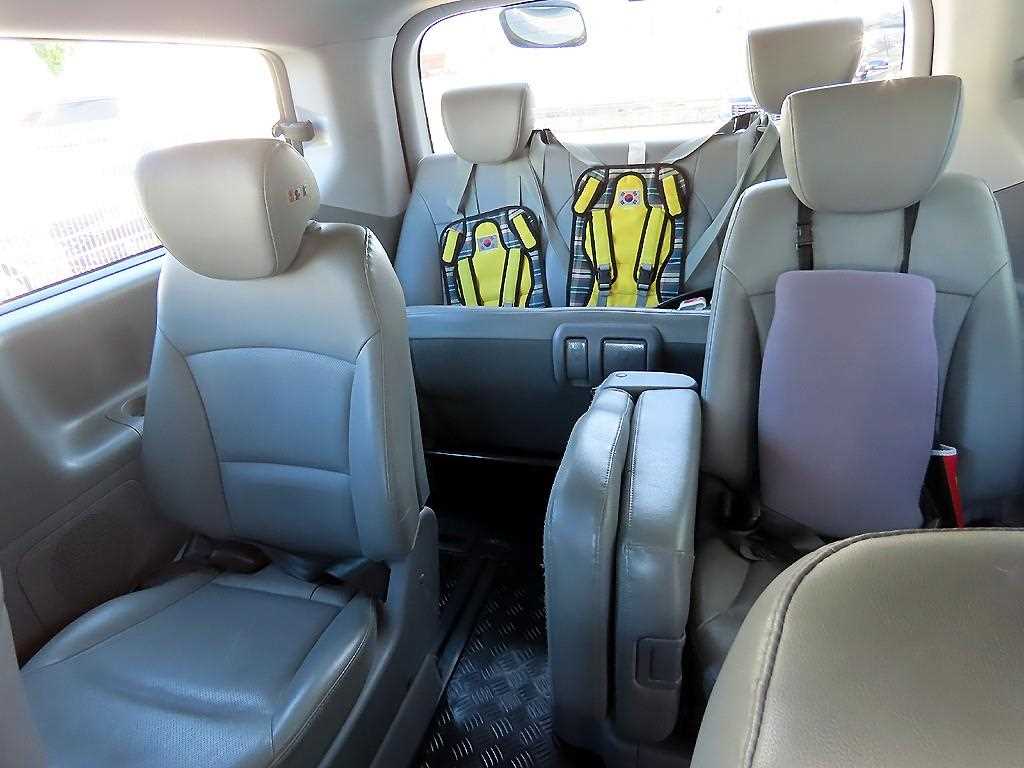 HYUNDAI Starex - Vista 7