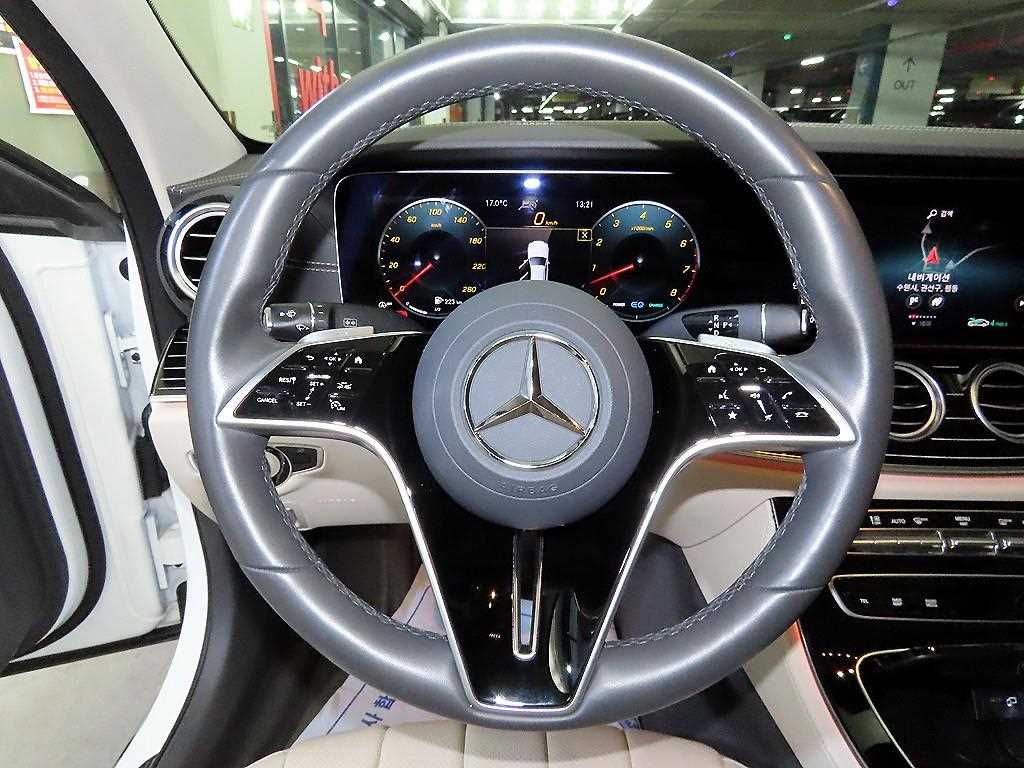 Mercedes Benz E class - Vista 8