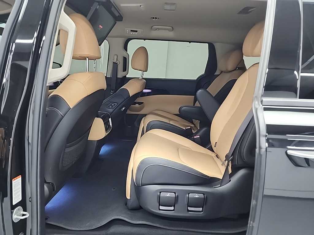 KIA Carnival - Vista 12