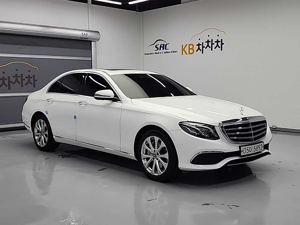 Mercedes Benz E class - Vista 4