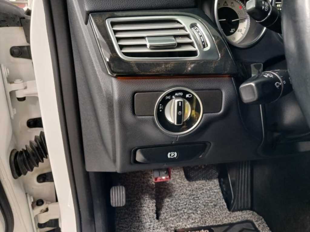 Mercedes Benz CLS Class - Vista 10