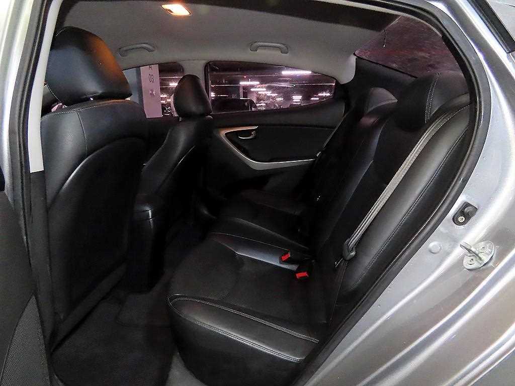 HYUNDAI Avante - Vista 5