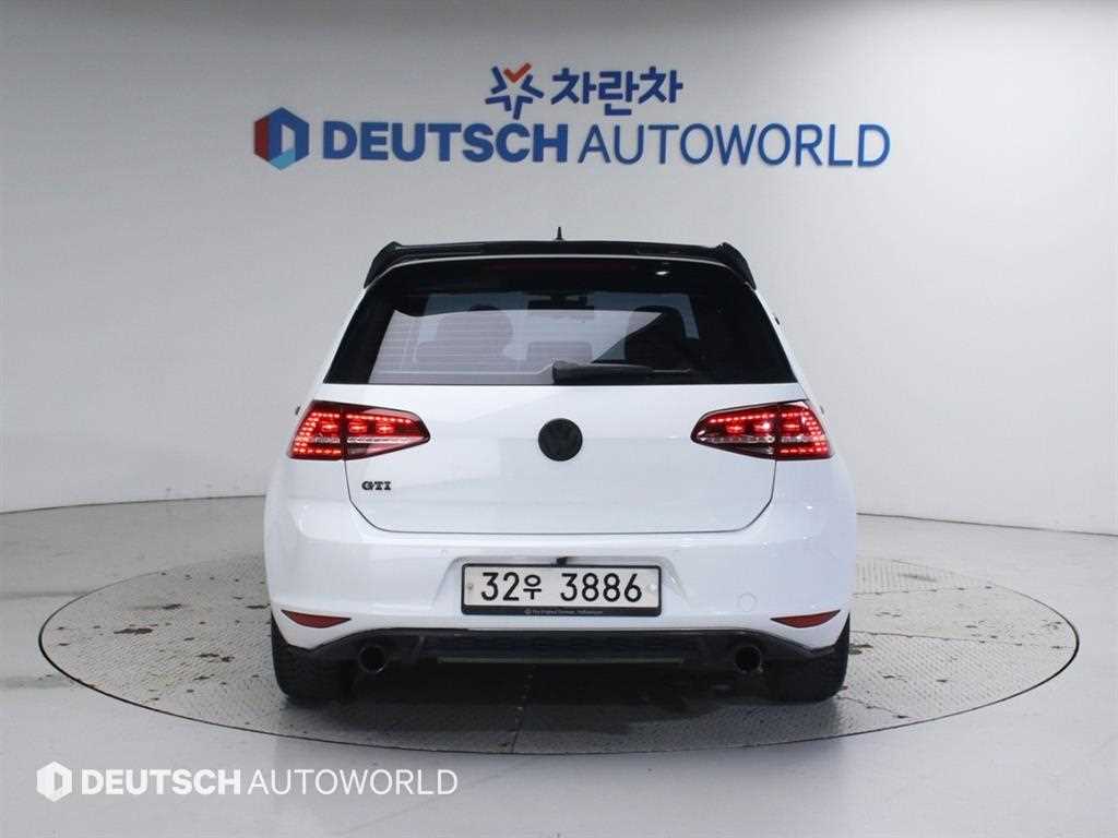 Volkswagen Golf - Vista 4