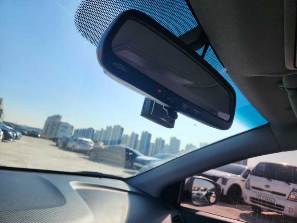 HYUNDAI Accent - Vista 8