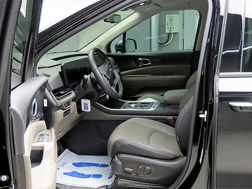 KIA Carnival - Vista 5