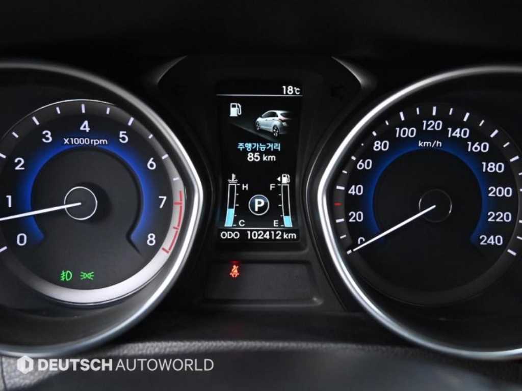 HYUNDAI i30 - Vista 8