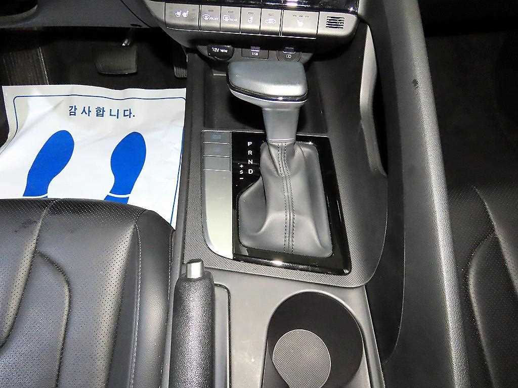 HYUNDAI Avante - Vista 12