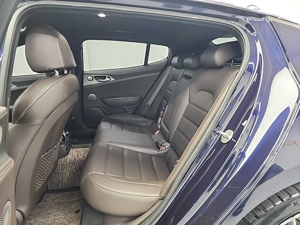 KIA Stinger - Vista 12