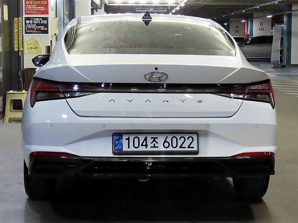 HYUNDAI Avante - Vista 5