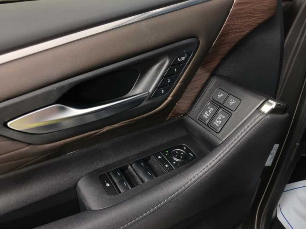 Toyota Alphard - Vista 9