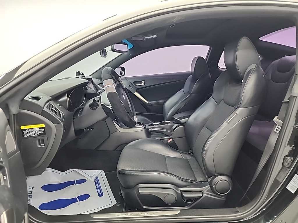 HYUNDAI Genesis - Vista 11