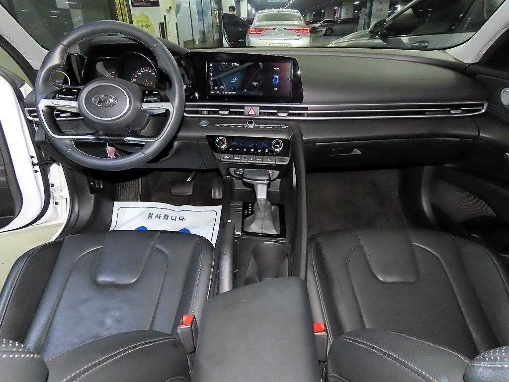 HYUNDAI Avante - Vista 10