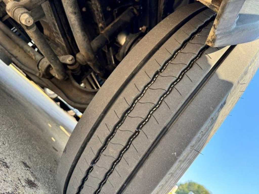 medium and large cargo truck - Vista 11