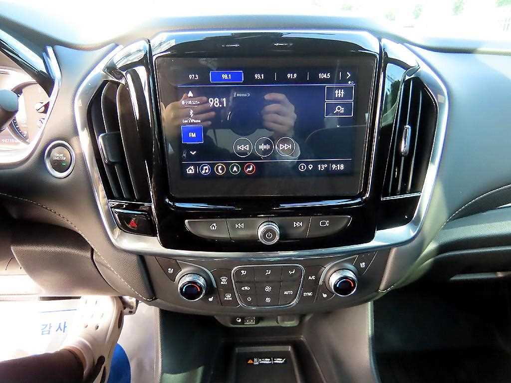 Chevrolet Travers - Vista 12