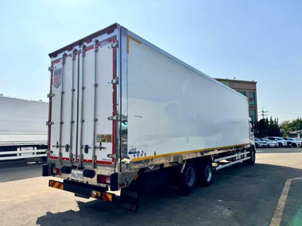 medium and large cargo truck - Vista 4