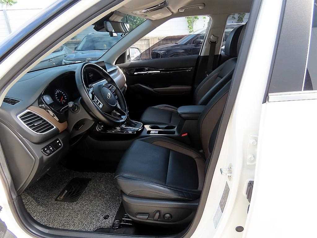 KIA Seltos - Vista 5