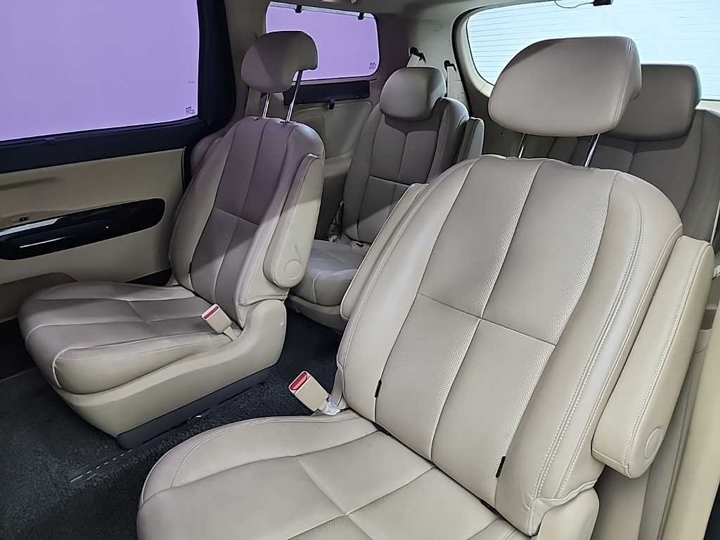 KIA Carnival - Vista 12