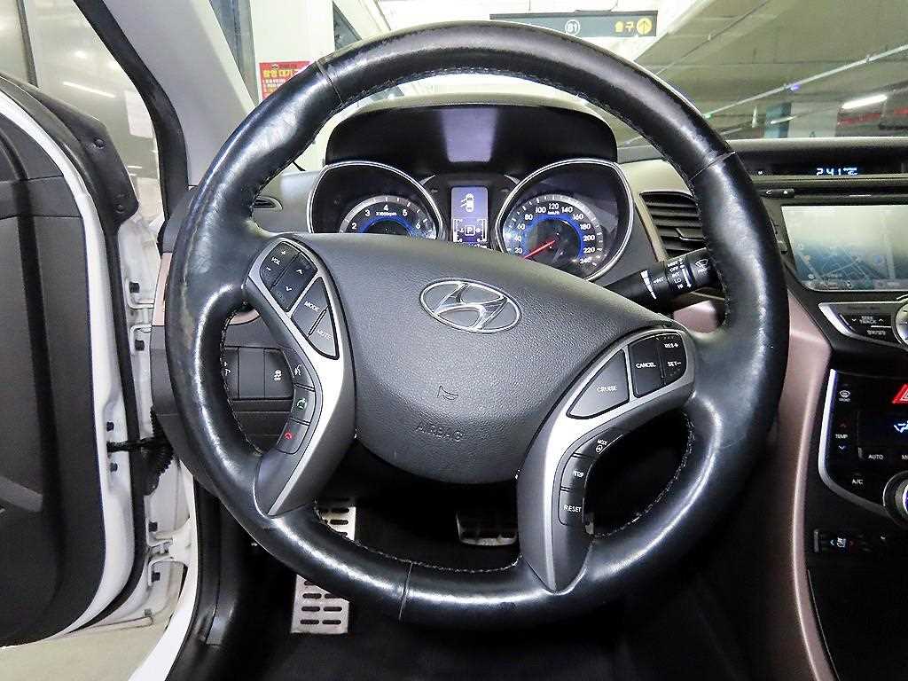 HYUNDAI Avante - Vista 8