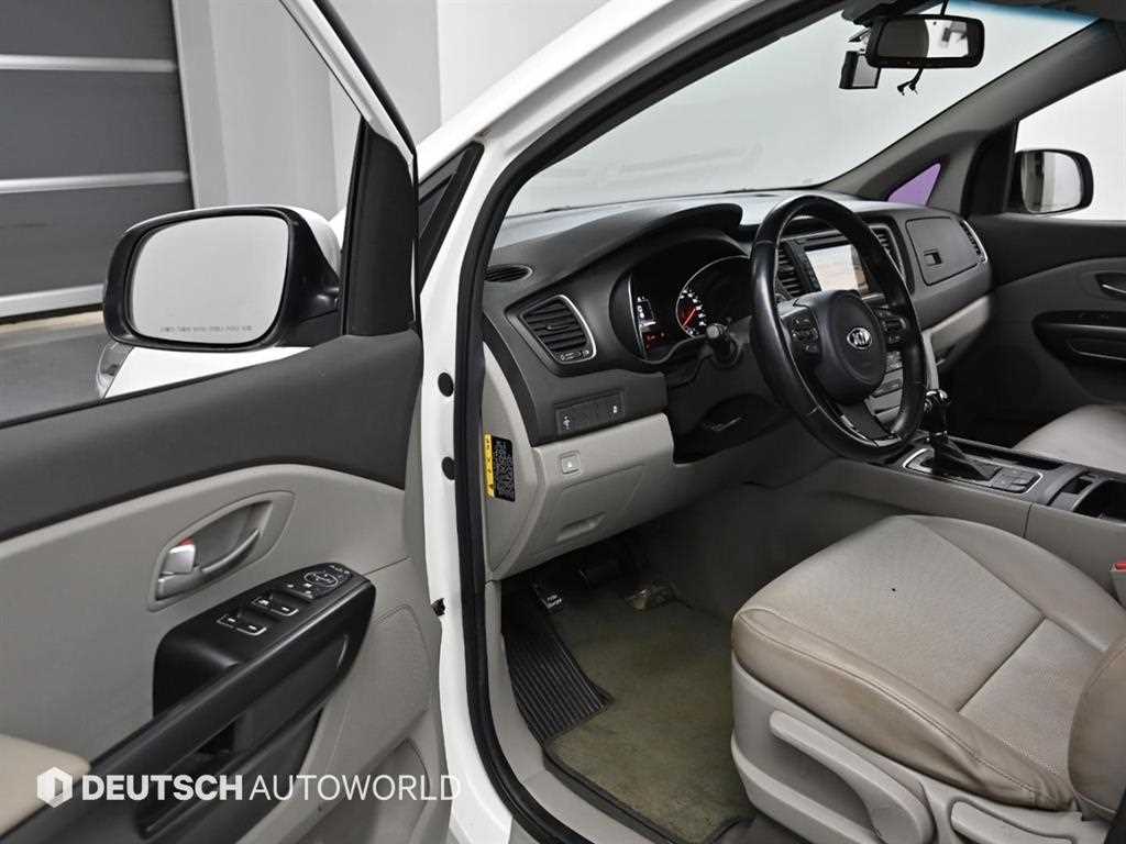 KIA Carnival - Vista 11