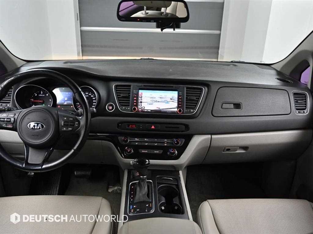KIA Carnival - Vista 7