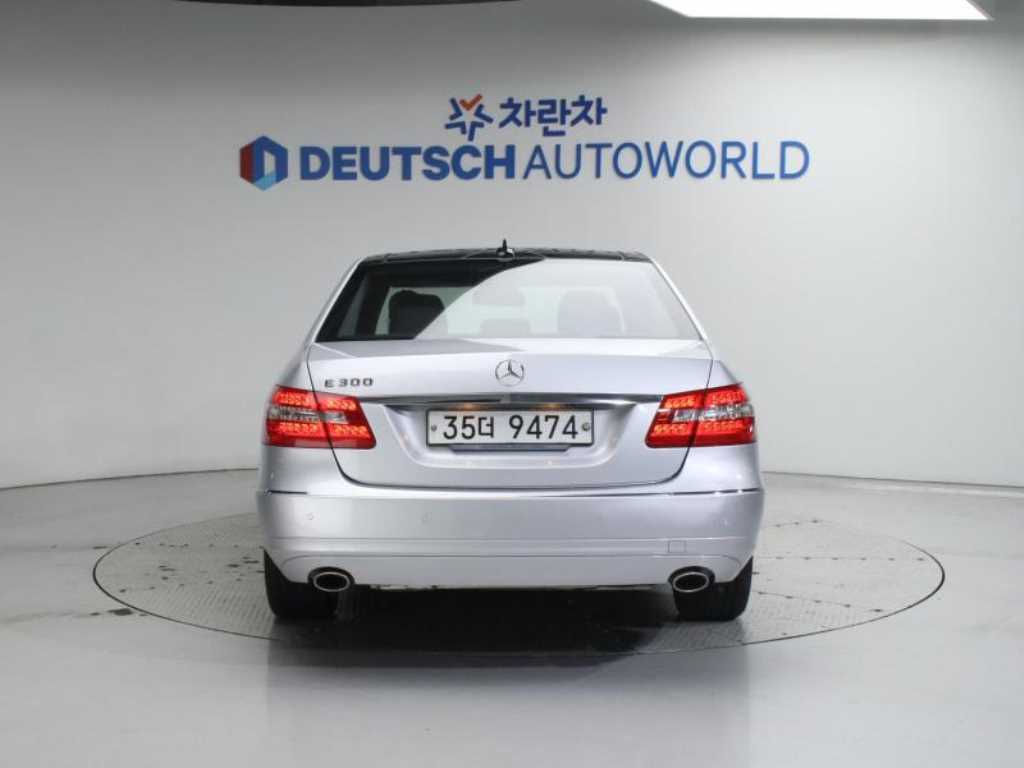 Mercedes Benz E class - Vista 4