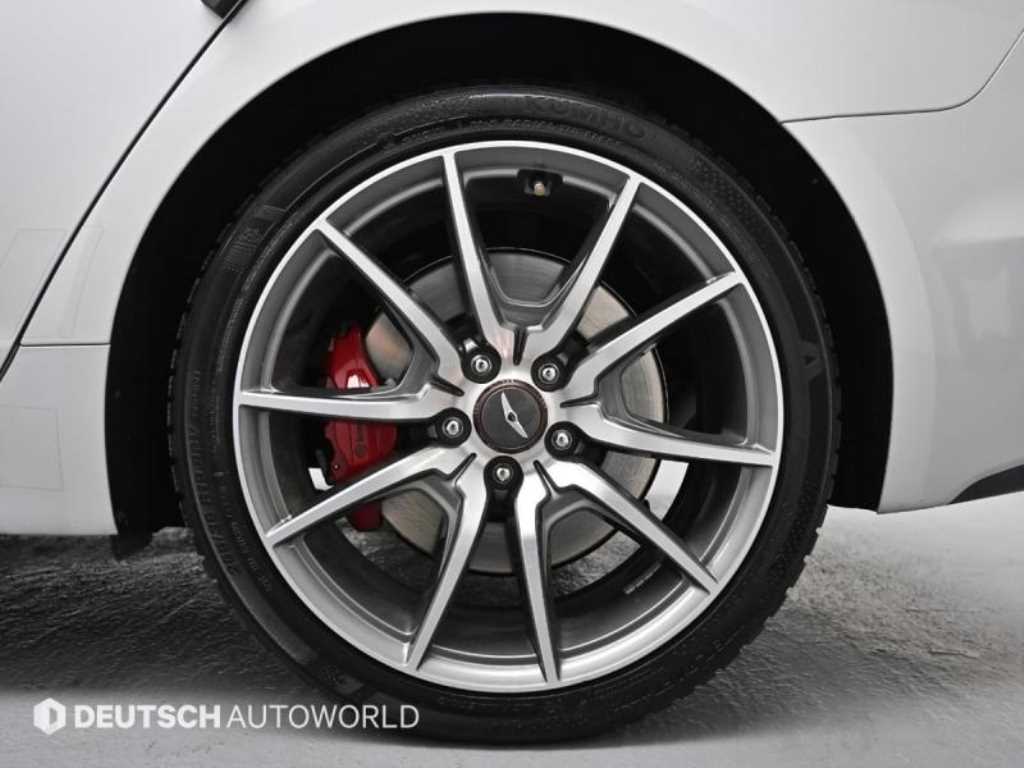 Genesis G70 - Vista 5