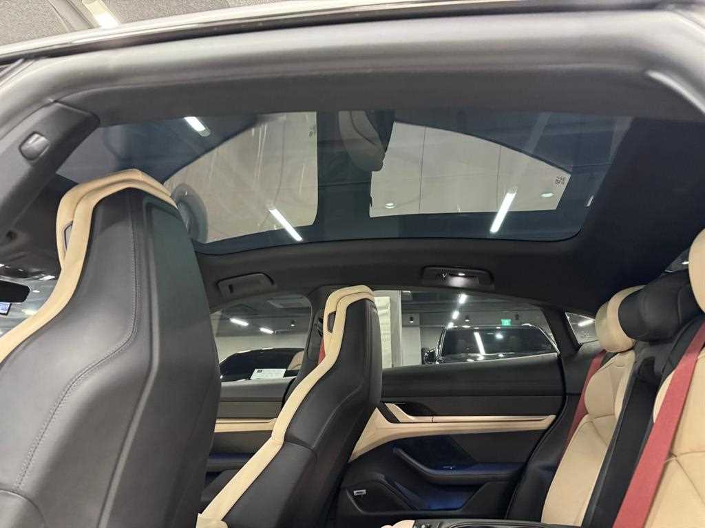 Porsche Taycan - Vista 12