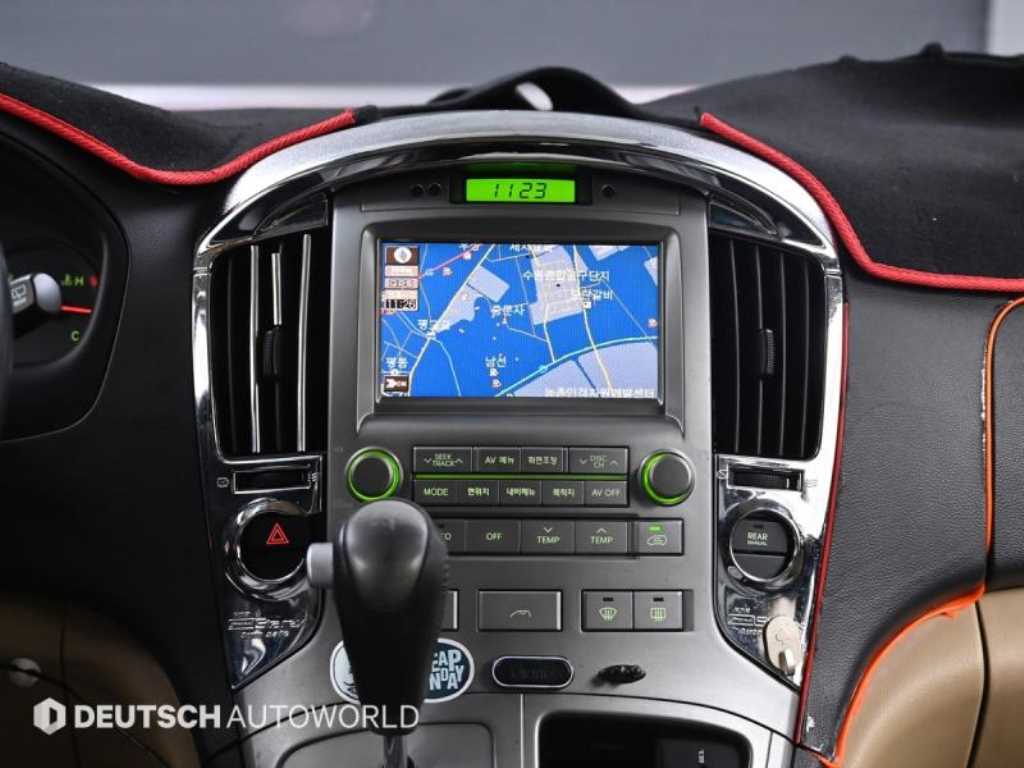 HYUNDAI Starex - Vista 8