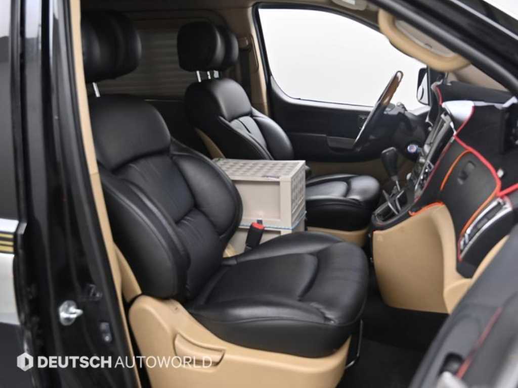 HYUNDAI Starex - Vista 10