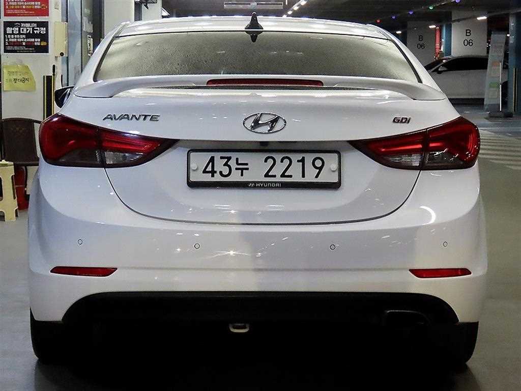 HYUNDAI Avante - Vista 5