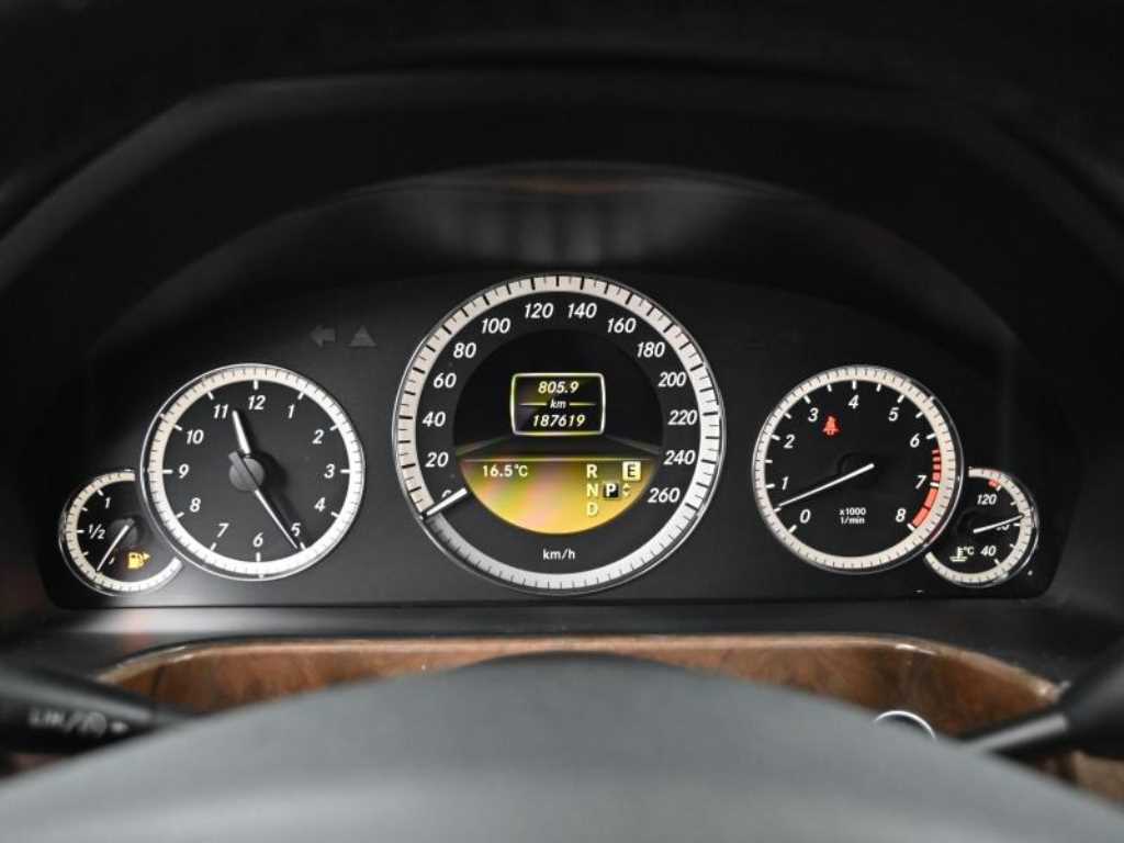 Mercedes Benz E class - Vista 8