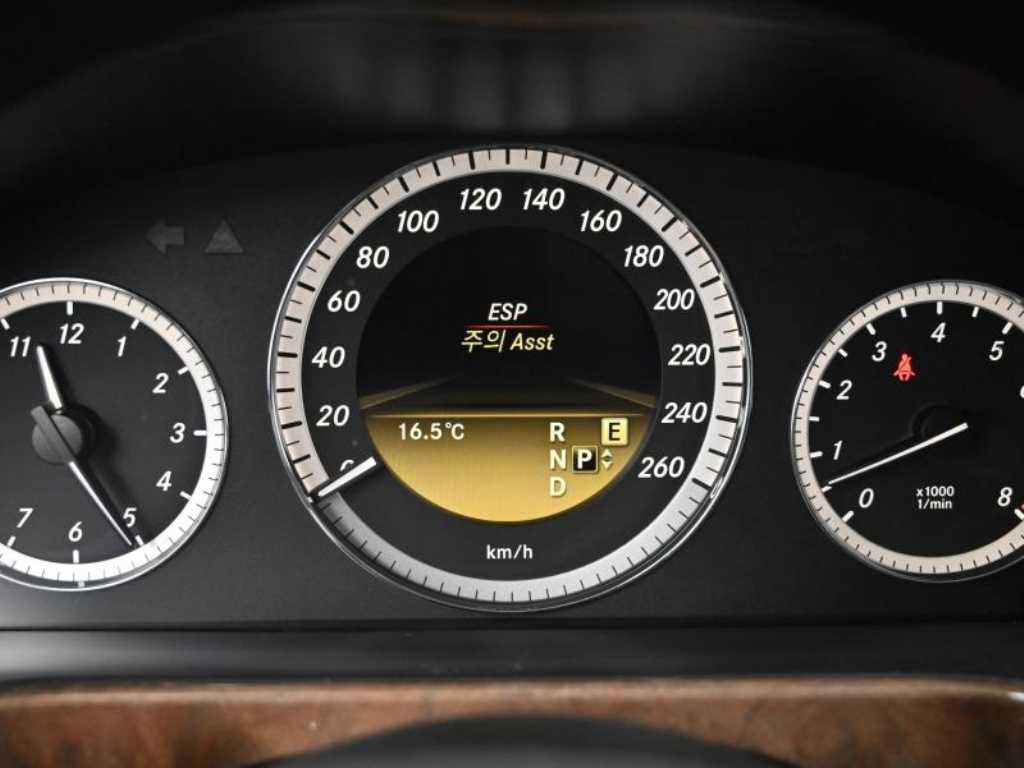 Mercedes Benz E class 2011 Plateado - Importación desde Corea - HF Imports Iquique - Foto 16