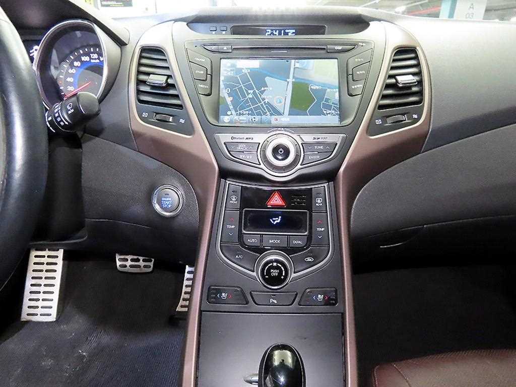 HYUNDAI Avante - Vista 11