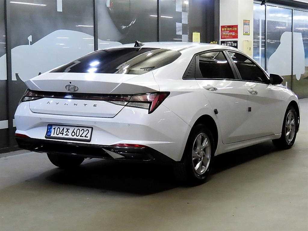 HYUNDAI Avante - Vista 4