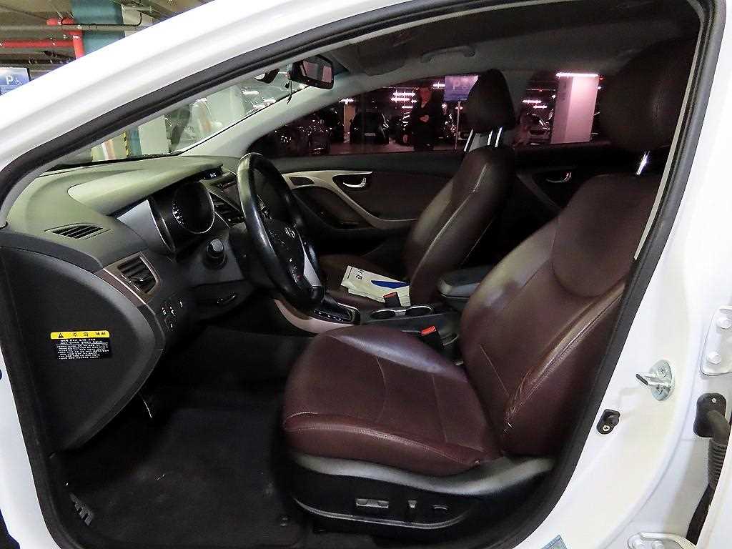 HYUNDAI Avante - Vista 6