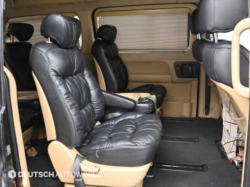 HYUNDAI Starex - Vista 12