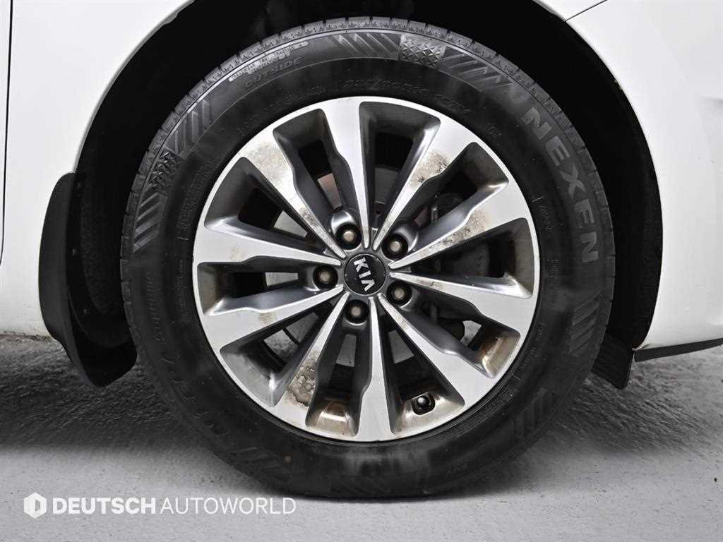 KIA Carnival - Vista 5