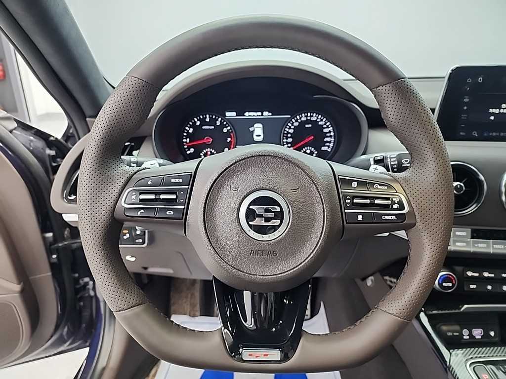 KIA Stinger - Vista 9