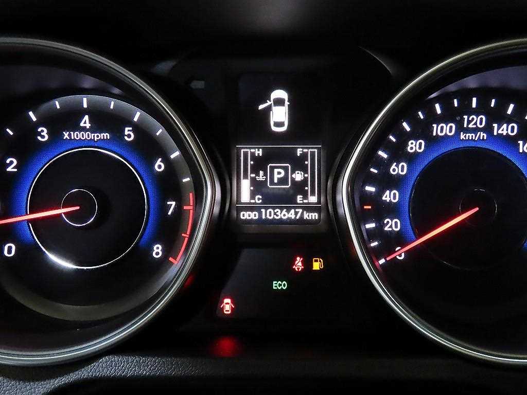 HYUNDAI Avante - Vista 9