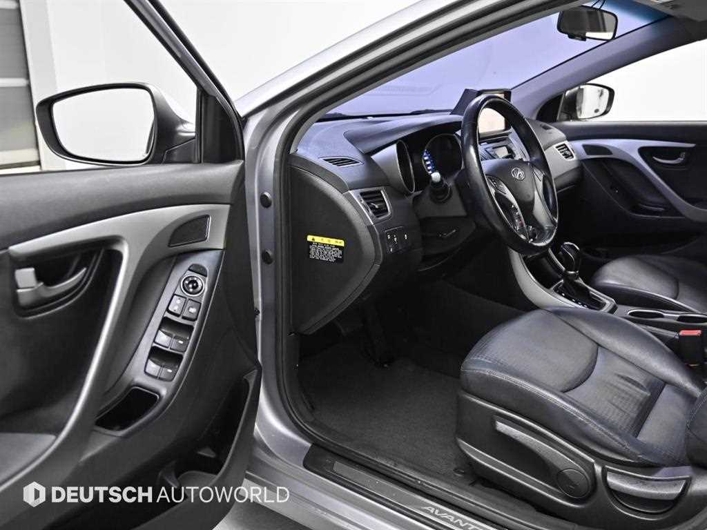 HYUNDAI Avante - Vista 11