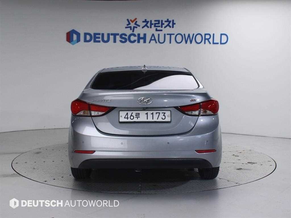 HYUNDAI Avante - Vista 4