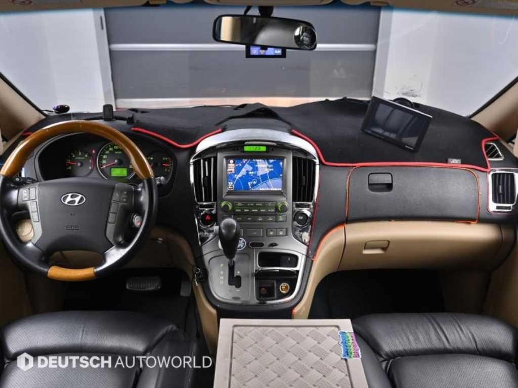 HYUNDAI Starex - Vista 7