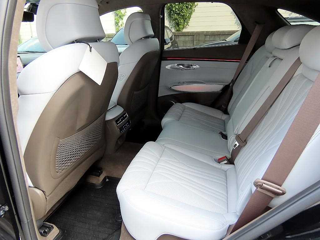 Genesis GV70 - Vista 6