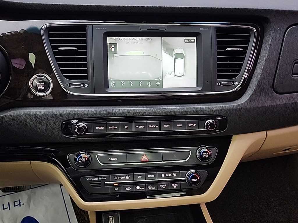 KIA Carnival - Vista 10