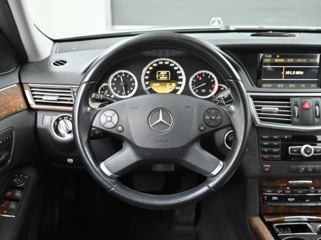 Mercedes Benz E class 2011 Plateado - Importación desde Corea - HF Imports Iquique - Foto 13